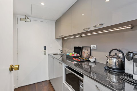 Stamford Plaza Adelaide - Schoolies Week Accommodation 41