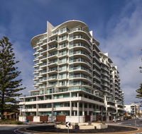 Oaks Liberty Towers - Schoolies Week Accommodation
