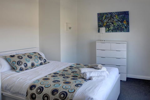 Aart Apartments - Schoolies Week Accommodation 24