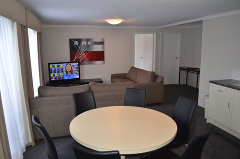 Arkana Motor Inn & Terrace Apartments - Schoolies Week Accommodation 8