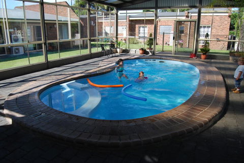 Arkana Motor Inn & Terrace Apartments - Schoolies Week Accommodation 2