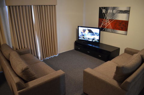 Arkana Motor Inn & Terrace Apartments - Schoolies Week Accommodation 4