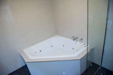 Arkana Motor Inn & Terrace Apartments - Schoolies Week Accommodation 17