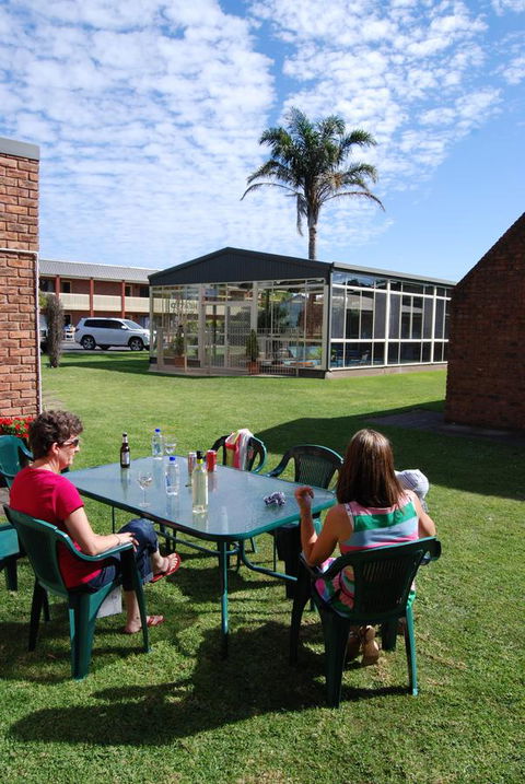 Arkana Motor Inn & Terrace Apartments - Schoolies Week Accommodation 12