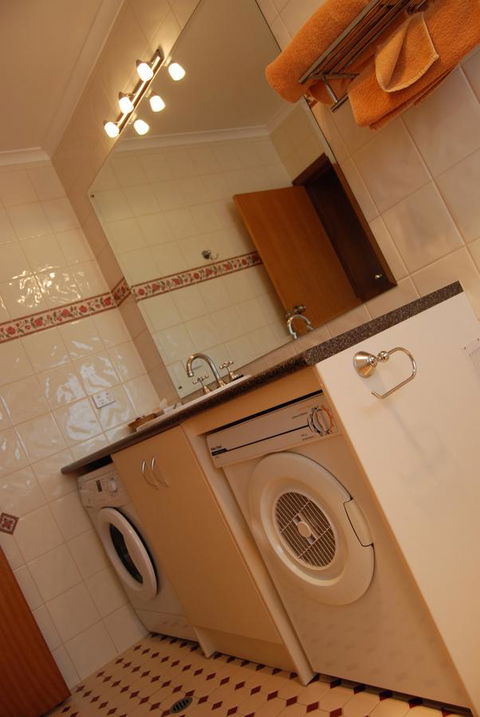 Arkana Motor Inn & Terrace Apartments - Schoolies Week Accommodation 31