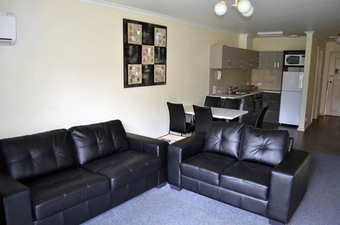 Arkana Motor Inn & Terrace Apartments - Schoolies Week Accommodation 34