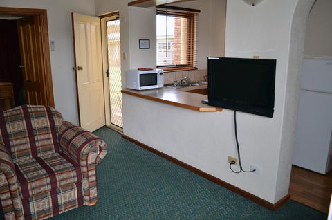 Arkana Motor Inn & Terrace Apartments - Schoolies Week Accommodation 35
