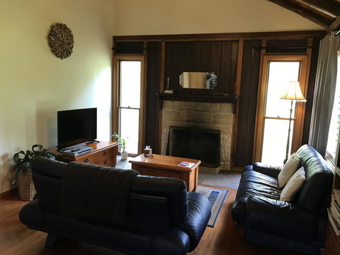 Ghost Hill Road Retreat - Schoolies Week Accommodation 3