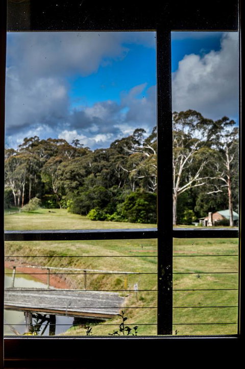 Ghost Hill Road Retreat - Schoolies Week Accommodation 21