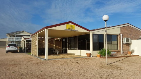 Wallaroo Sunset Home - Schoolies Week Accommodation 0