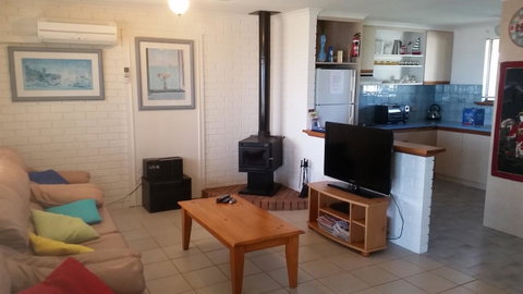 Wallaroo Sunset Home - Schoolies Week Accommodation 23