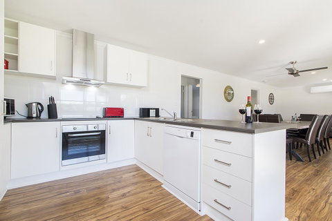 32 West B&B - Schoolies Week Accommodation 17