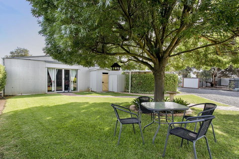 Barossa Retro BnB - Schoolies Week Accommodation 3