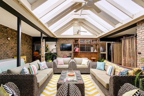 Barossa Retro BnB - Schoolies Week Accommodation 5