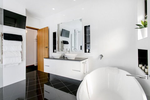 Barossa Retro BnB - Schoolies Week Accommodation 11