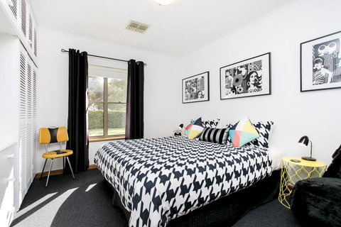 Barossa Retro BnB - Schoolies Week Accommodation 10