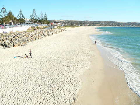 Brighton Beach House - Schoolies Week Accommodation 14