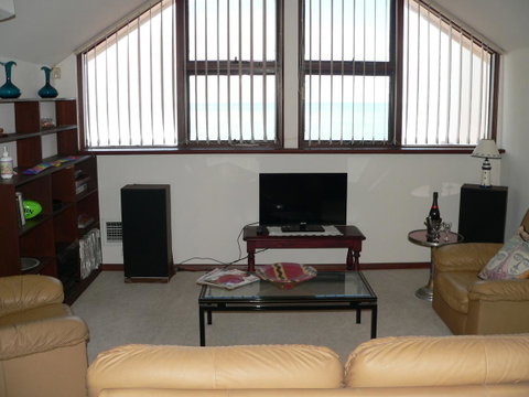 Brighton Beach House - Schoolies Week Accommodation 6