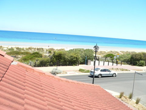 Brighton Beach House - Schoolies Week Accommodation 11