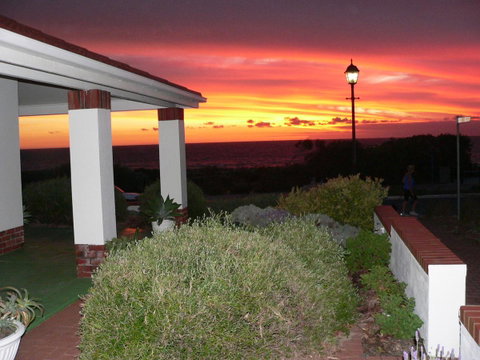 Brighton Beach House - Schoolies Week Accommodation 2