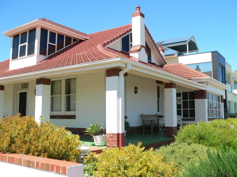 Brighton Beach House - Schoolies Week Accommodation 0