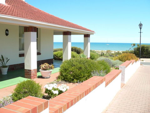 Brighton Beach House - Schoolies Week Accommodation 1