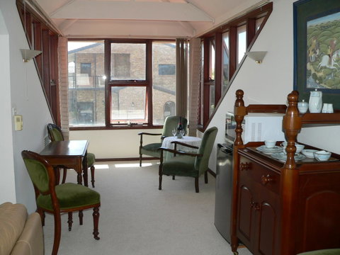 Brighton Beach House - Schoolies Week Accommodation 3