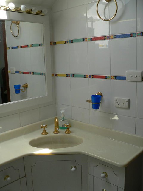 Brighton Beach House - Schoolies Week Accommodation 9
