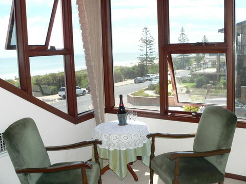 Brighton Beach House - Schoolies Week Accommodation 4