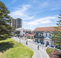 Seawall Apartments - Schoolies Week Accommodation