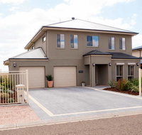 Rezare House Bed  Breakfast - Schoolies Week Accommodation