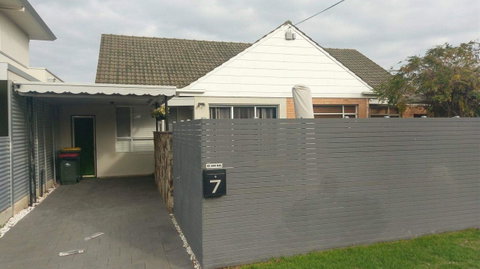 Christophers Villa - Schoolies Week Accommodation 2