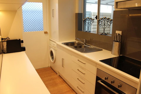 Christophers Villa - Schoolies Week Accommodation 34