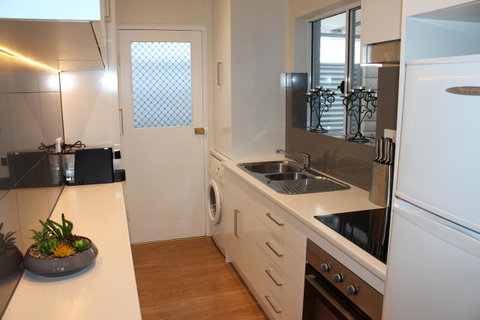 Christophers Villa - Schoolies Week Accommodation 28
