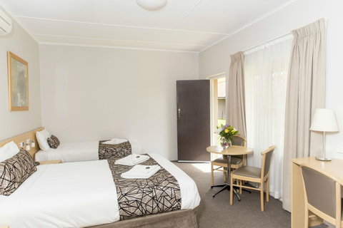Bathurst Motor Inn - Schoolies Week Accommodation 24