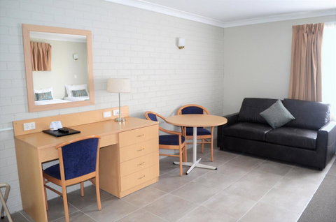 Bathurst Motor Inn - Schoolies Week Accommodation 9