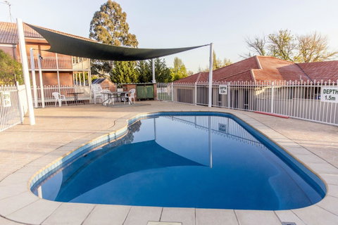 Bathurst Motor Inn - Schoolies Week Accommodation 5