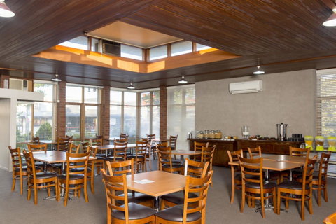 Bathurst Motor Inn - Schoolies Week Accommodation 27