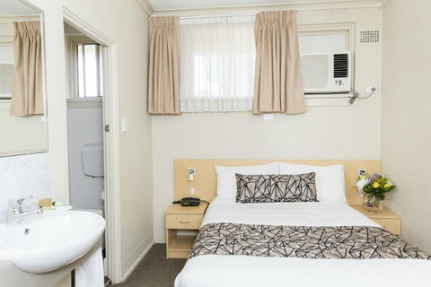 Bathurst Motor Inn - Schoolies Week Accommodation 23