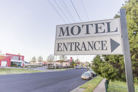 Bathurst Motor Inn - Schoolies Week Accommodation 35