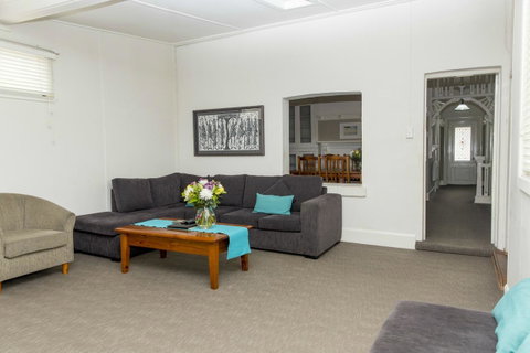 Bathurst Motor Inn - Schoolies Week Accommodation 31