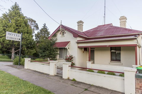 Bathurst Motor Inn - Schoolies Week Accommodation 30
