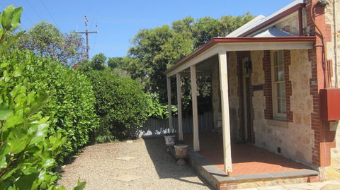 Gainsborough Cottage - Schoolies Week Accommodation 5