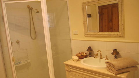 Gainsborough Cottage - Schoolies Week Accommodation 8