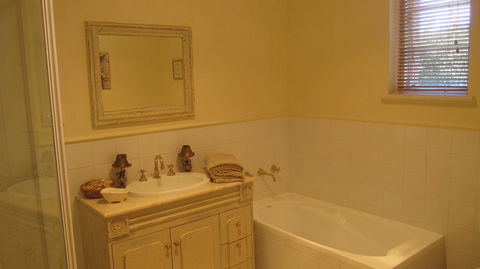 Gainsborough Cottage - Schoolies Week Accommodation 6