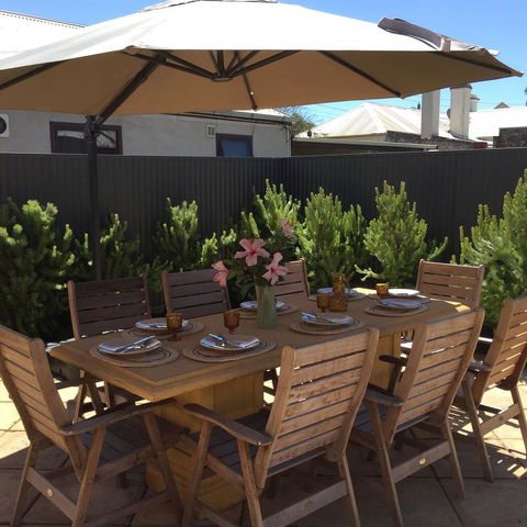 Gainsborough Cottage - Schoolies Week Accommodation 1