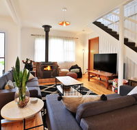 Hudson Bay  Basin View-Pet Friendly-15 Mins to Hyams Beach - Schoolies Week Accommodation
