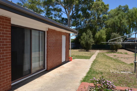 Prospect Holiday House - Schoolies Week Accommodation 8