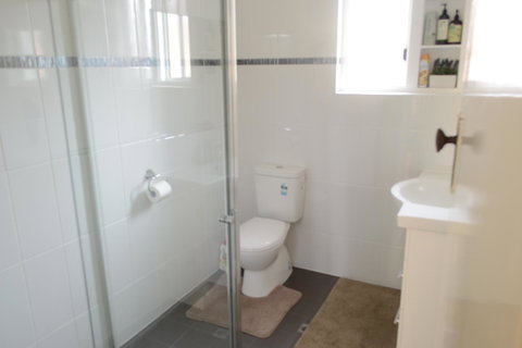 Prospect Holiday House - Schoolies Week Accommodation 6
