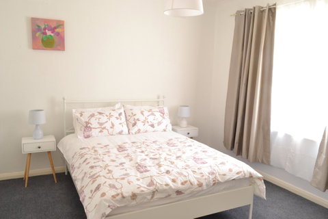 Prospect Holiday House - Schoolies Week Accommodation 1
